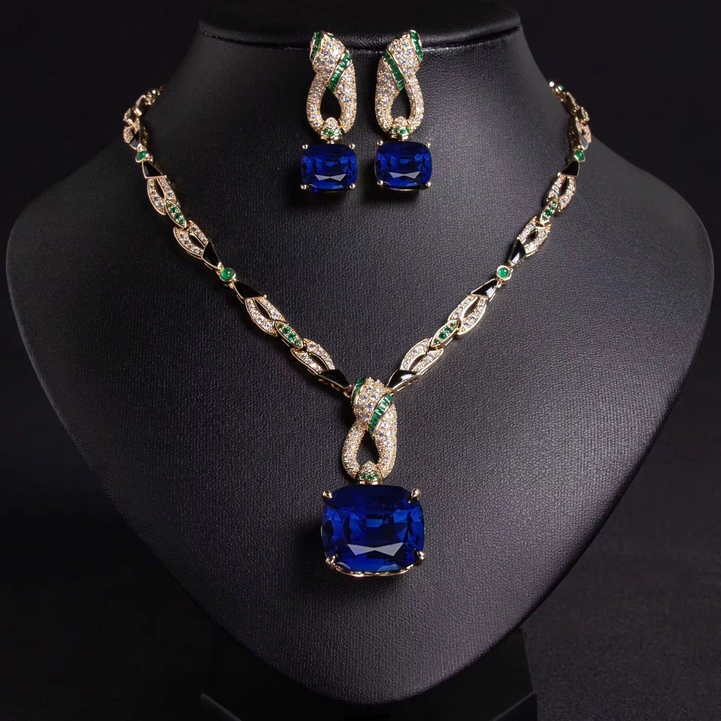 Two-Tone Zircon Set with Diamond Brilliance – Gold & Silver Plated