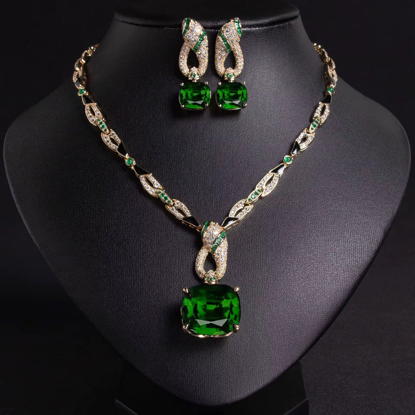 Two-Tone Zircon Set with Diamond Brilliance – Gold & Silver Plated