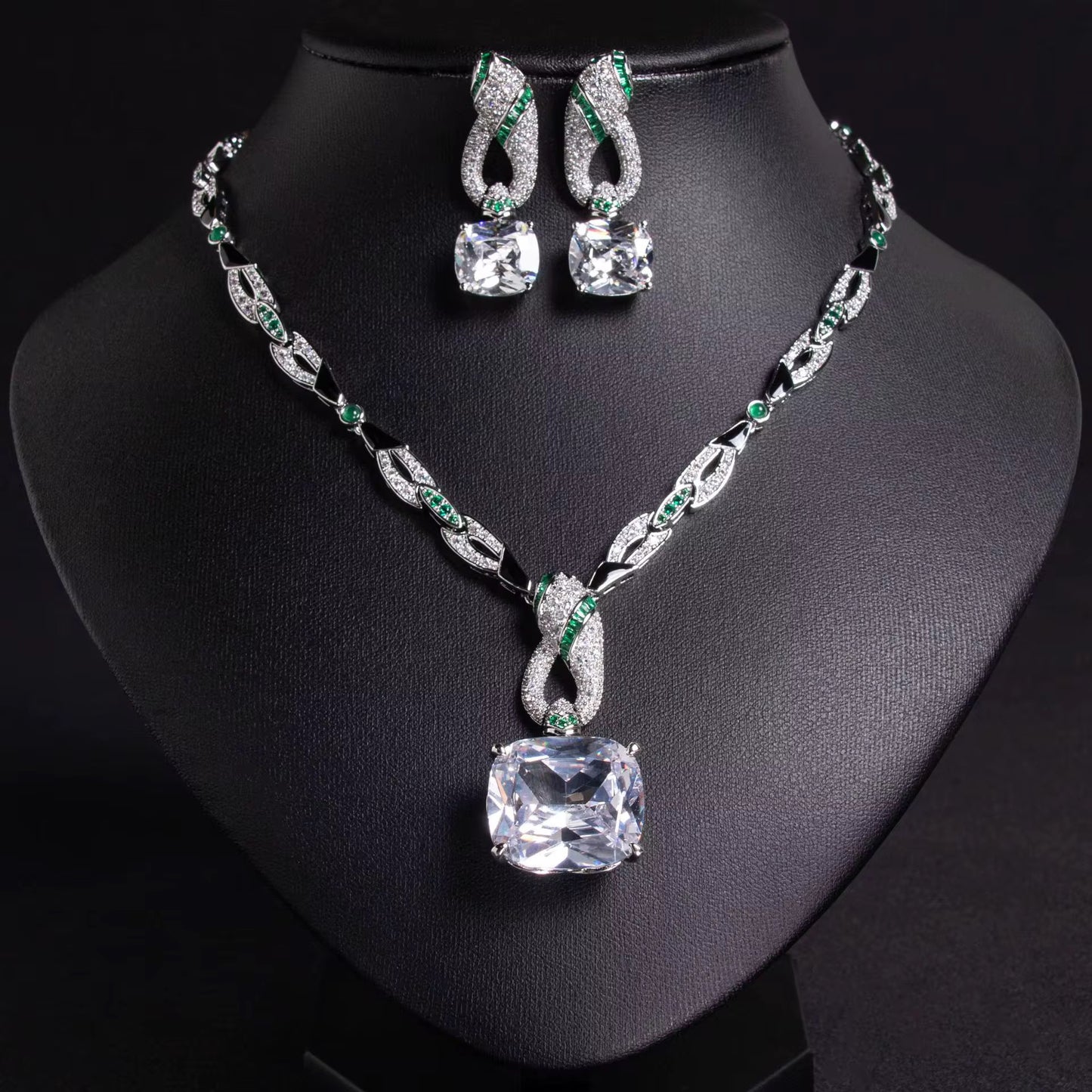 Two-Tone Zircon Set with Diamond Brilliance – Gold & Silver Plated