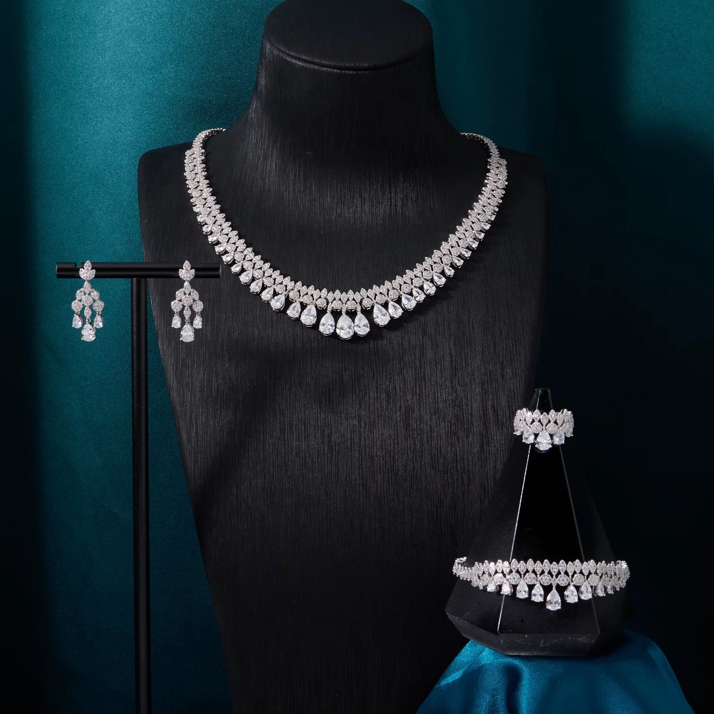 طقم فاخر من الزركون المصقول بالألماس - مطلي بالروديوم/الذهب الأبيض