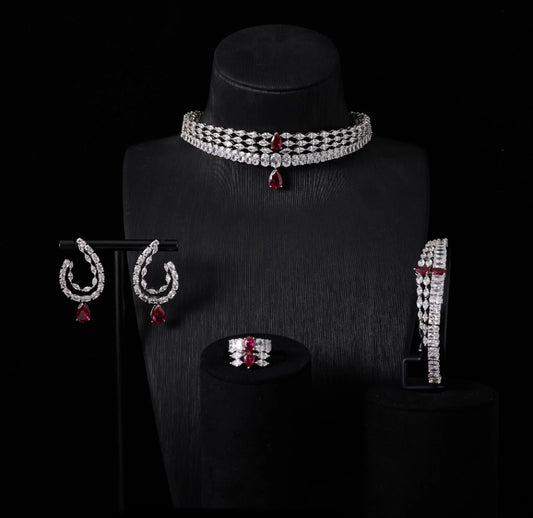 طقم زركون دق الماس  فاخر مطلي بالذهب الأبيض لمعان يحاكي فخامة الألماس