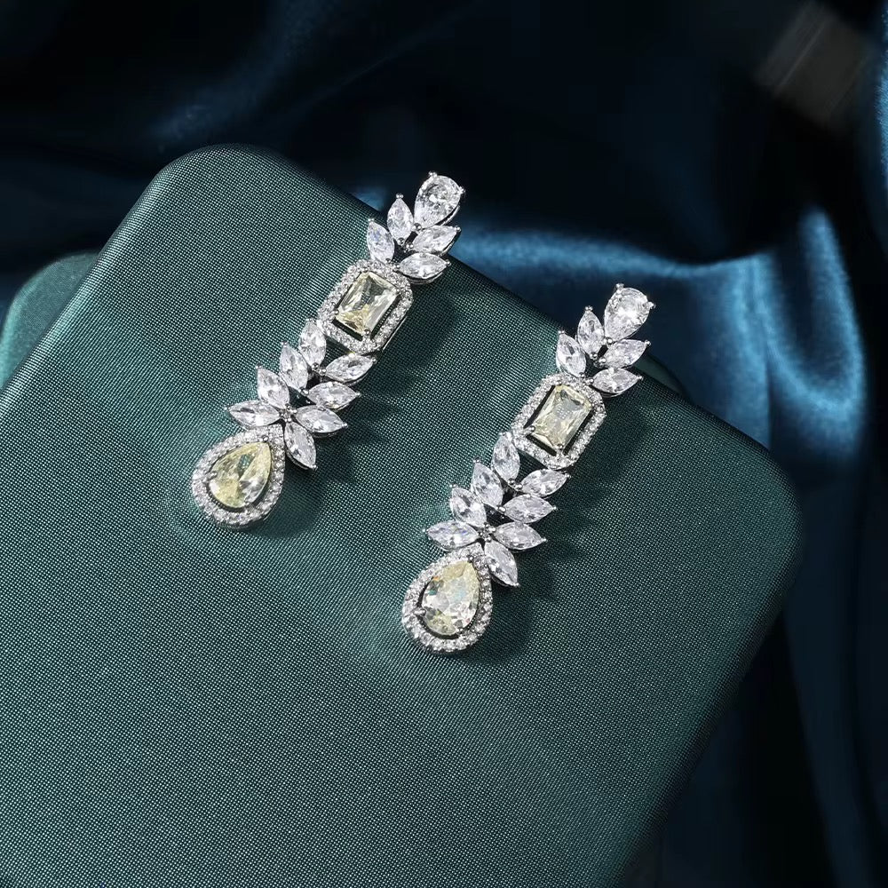 طقم مجوهرات فاخر من الزركون - بريق يشبه الألماس، مطلي بالذهب الأبيض