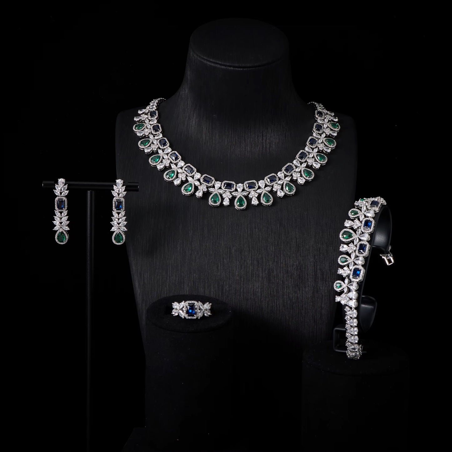 طقم مجوهرات فاخر من الزركون - بريق يشبه الألماس، مطلي بالذهب الأبيض